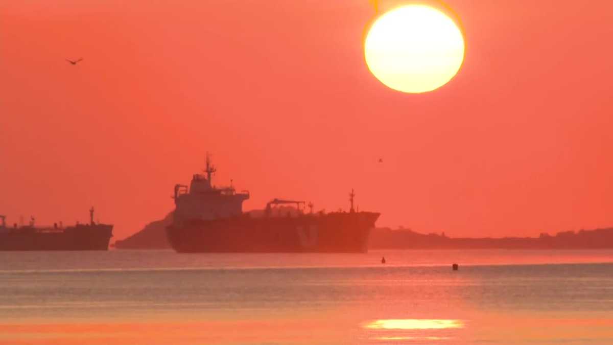 Tentative deal suspends strike, work can resume at Boston’s port [Video]