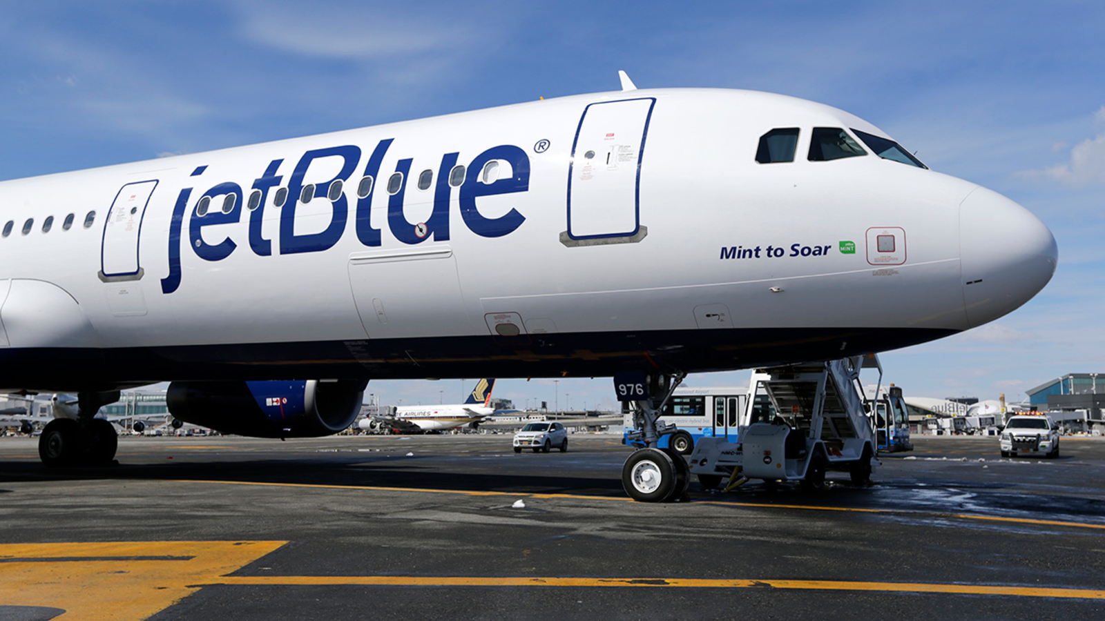 Cold crepes and frittatas: JetBlue drops hot meals for economy passengers for transatlantic flights [Video]