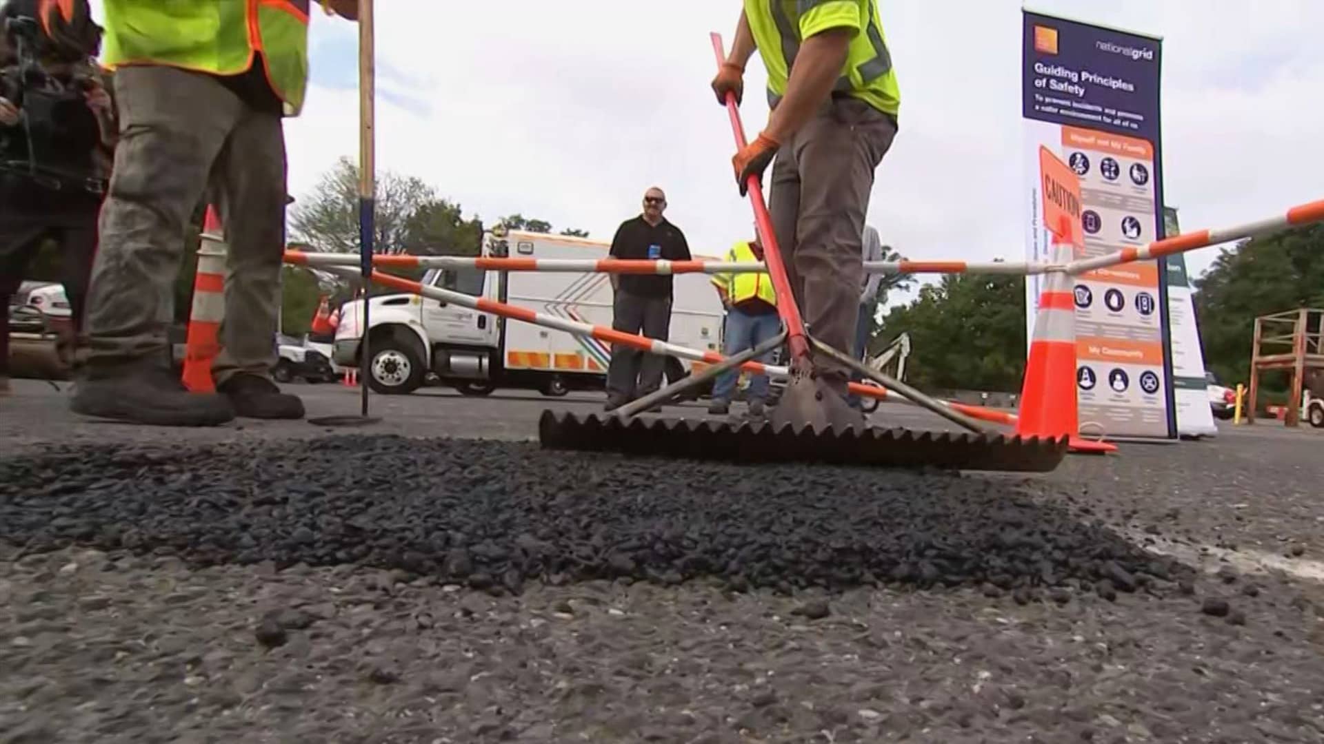 How one startup is making cleaner asphalt by decarbonizing natural gas [Video]