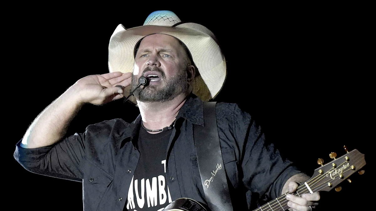 Garth Brooks in Hot Water for Leaking Accuser’s Identity and Sending Shocking Explicit Texts in Sexual Assault Lawsuit [Video]