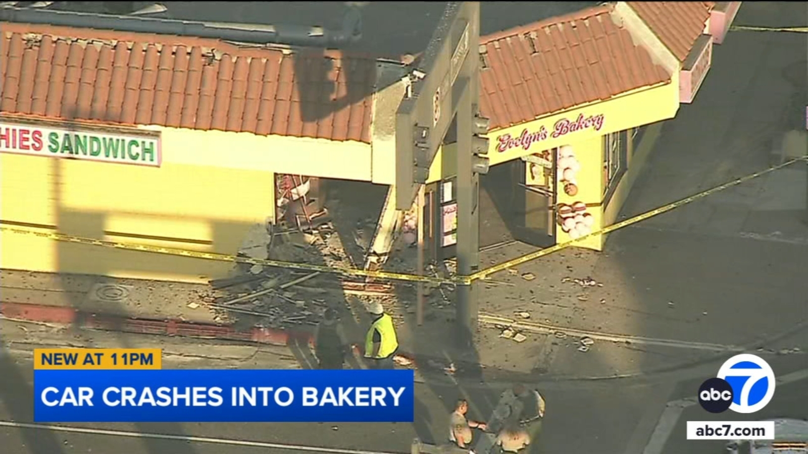 Car crashes into Evelyn’s Bakery in South Gate days after it opened [Video]