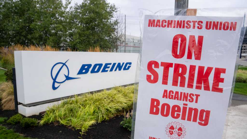 Boeing will lay off 10% of its employees as strike cripples airplane production [Video]