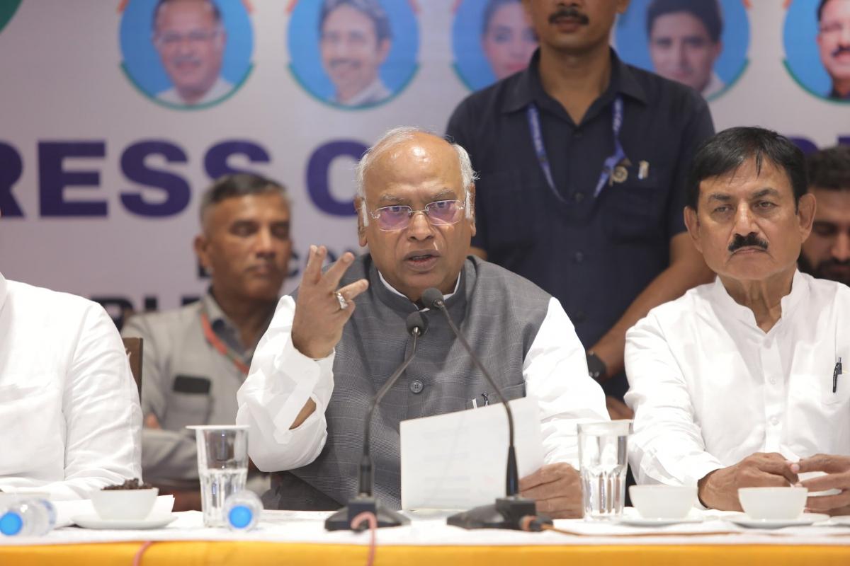 Mallikarjun Kharge’s son gives up ‘ownership’ of land amid MUDA row [Video]