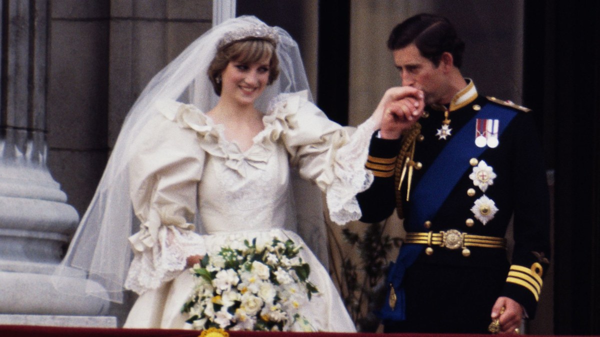 Princess Diana’s wedding dress designers finally settle dispute in court [Video]