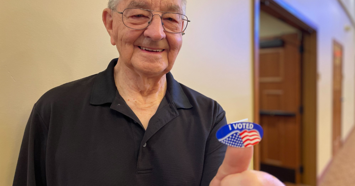 Menomonee Falls voters start absentee voting at senior facilities [Video]