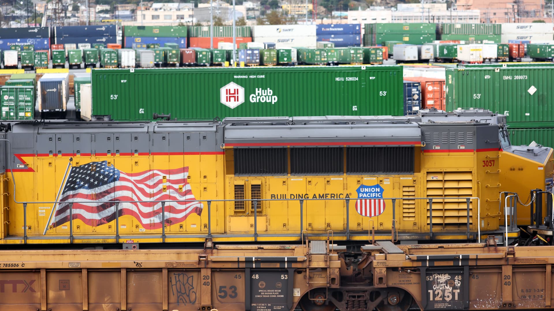 Port of LA cargo rail congestion hits two-year high ahead of holidays [Video]