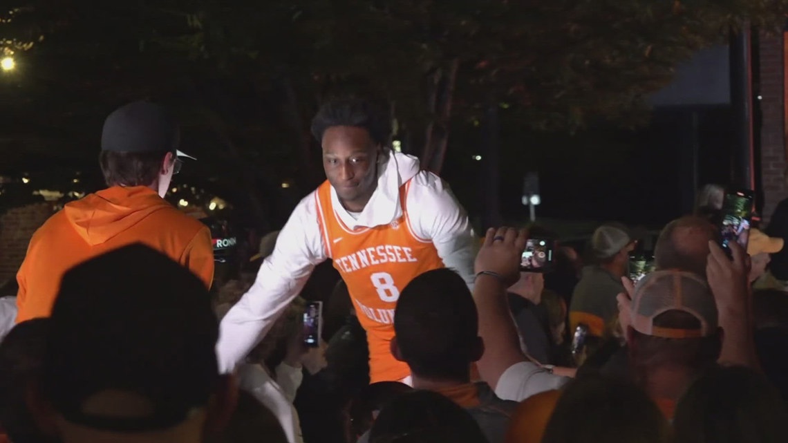 3rd annual Market Square Madness returns to introduce men’s and women’s basketball teams [Video]