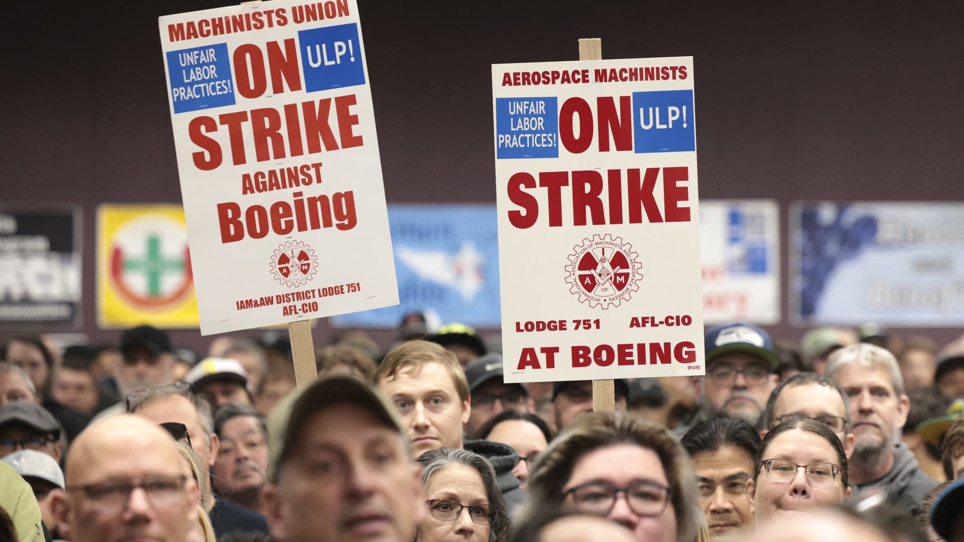 Boeing machinists to vote on new proposal that could end strike [Video]