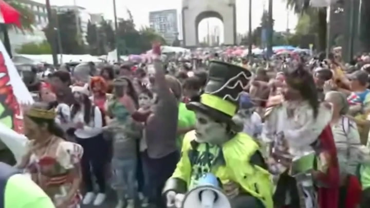 Zombies take over streets of Mexico City in annual parade | US News [Video]