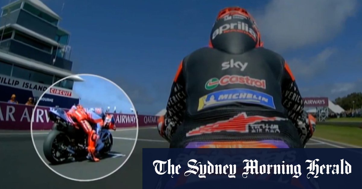 Marquez smokes tyre at the start [Video]