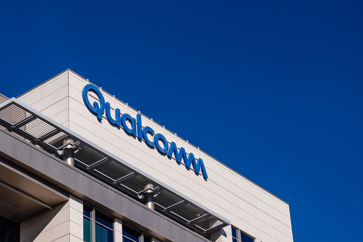 Qualcomm Stock Drops on Report that Arm Seeks to Cancel Chip Design License [Video]