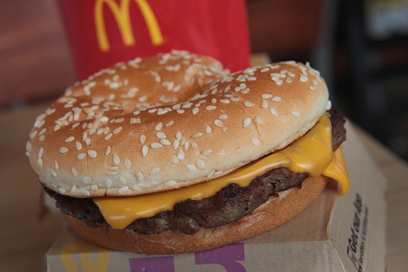 McDonald’s E.Coli outbreak linked to California farm, FDA investigating [Video]