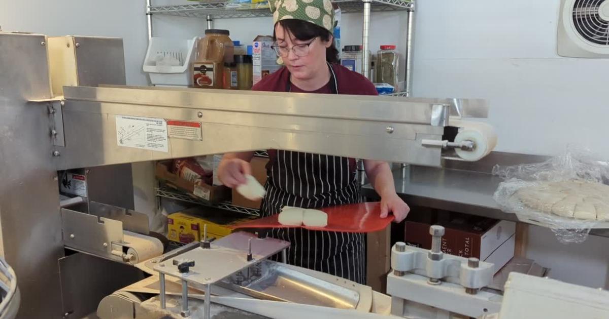 Rolling Out Bagels at The Sourdough Bagel downtown [Video]