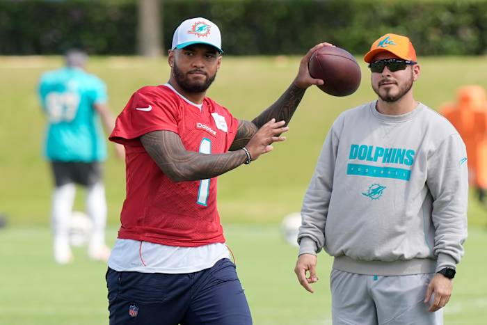 Dolphins QB Tua Tagovailoa clears concussion protocol and will start vs. Cardinals [Video]