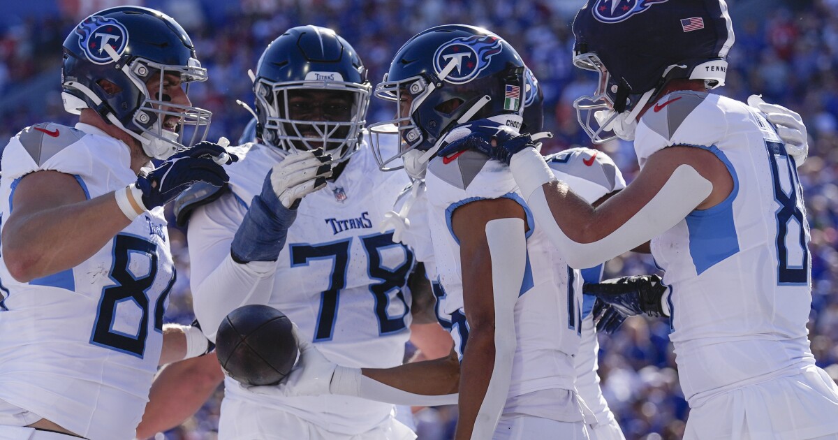 Struggling Titans dive into rebuilding by trading 2 starters for draft picks [Video]