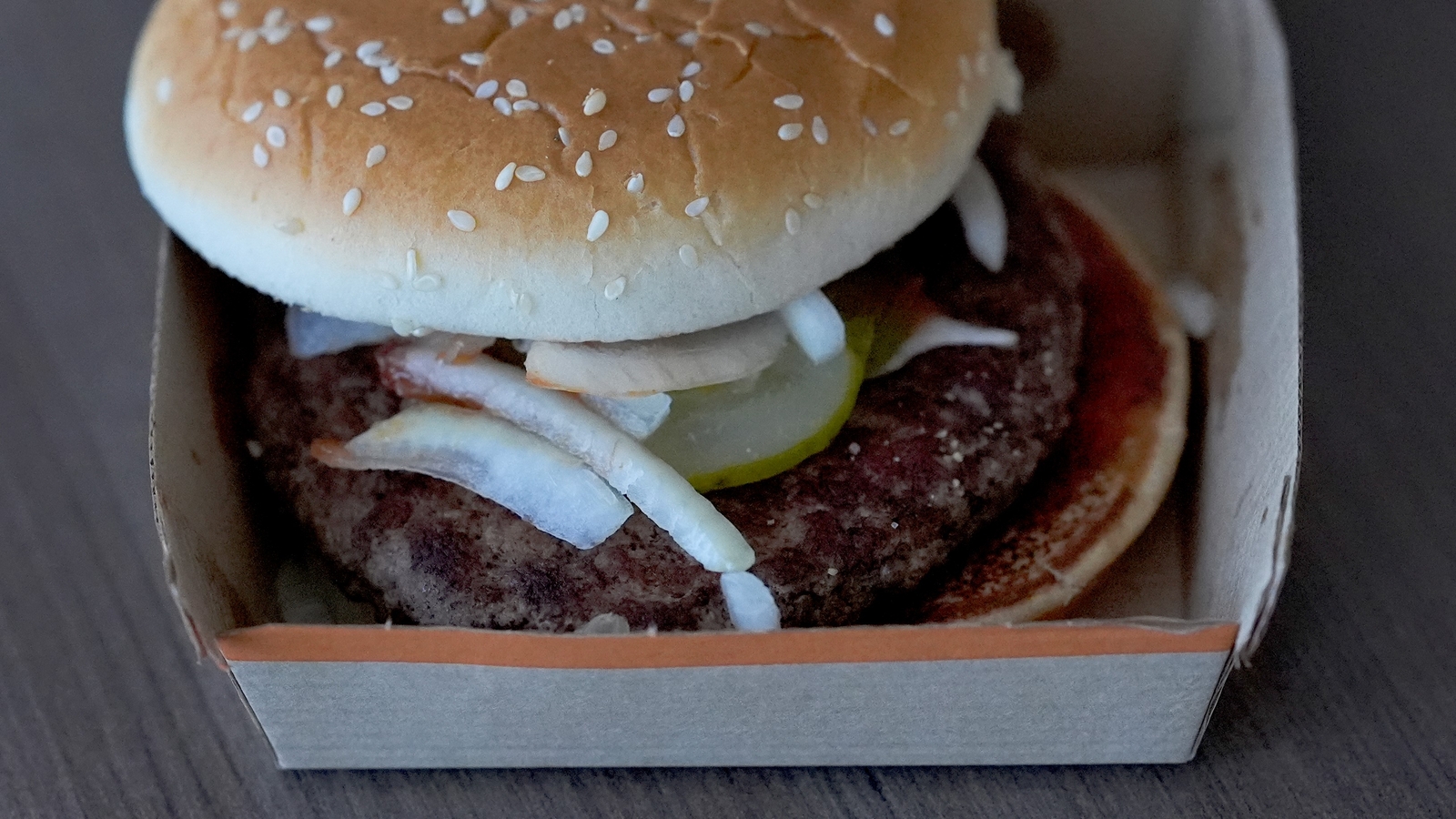 McDonald’s E. coli outbreak: Testing rules out beef patties as source of Quarter Pounders food poisoning cases, company says [Video]