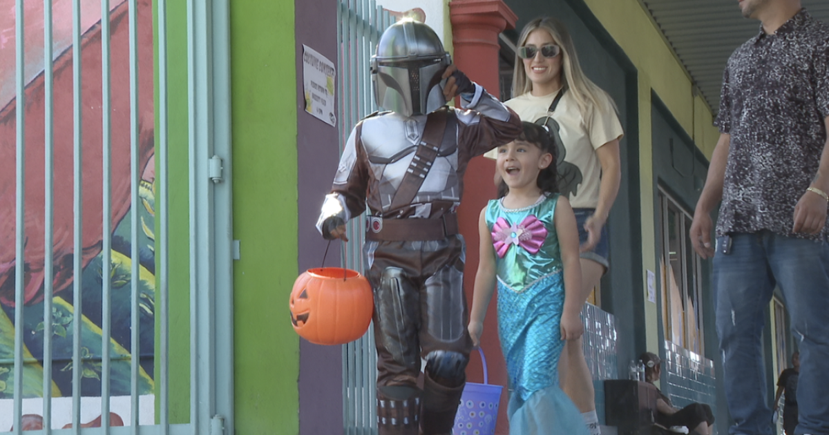 Trick-or-treaters kick off Halloween fun with takeover of 4th Avenue [Video]