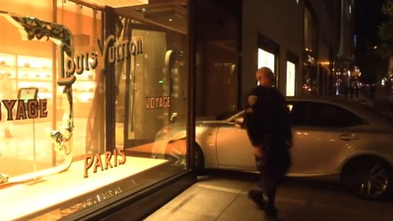 Louis Vuitton crash: Lexus rams luxury store in San Francisco Union Square [Video]