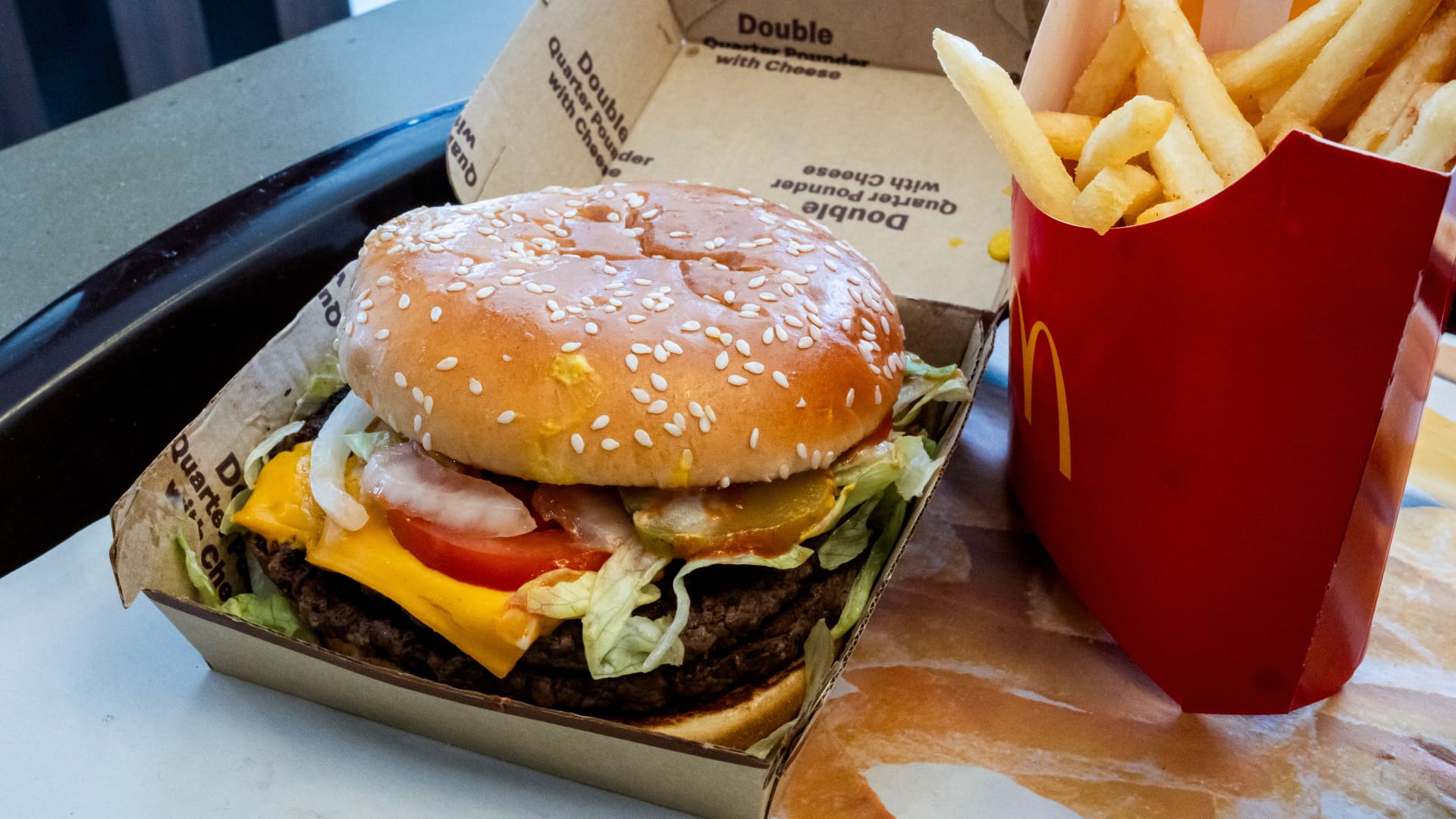 McDonald’s Quarter Pounder burgers to return to restaurants affected by E. coli outbreak [Video]