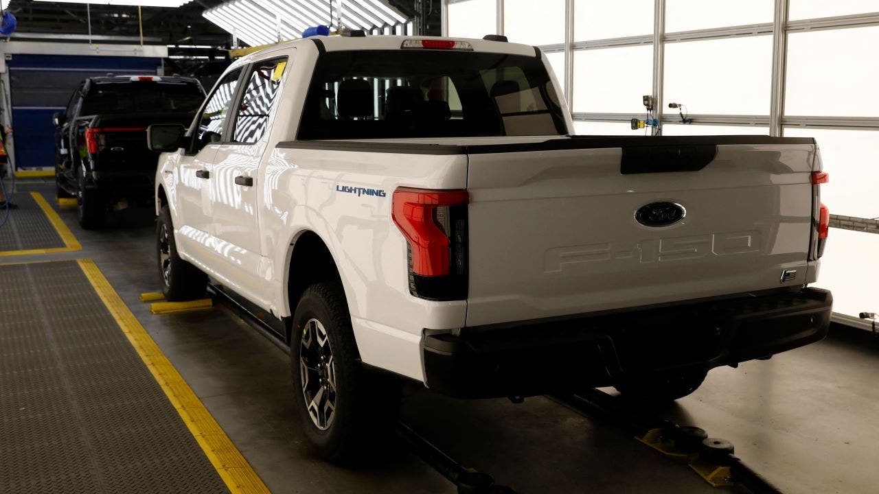 Ford temporarily pauses production of F-150 Lightning [Video]