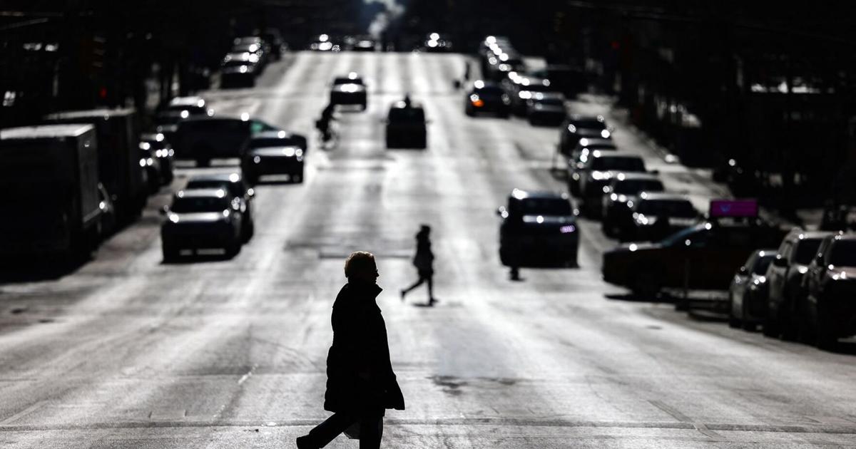 New Yorkers have jaywalked for decades. Its now legal, but tourists may want to think twice before following locals into the street | Lifestyle [Video]