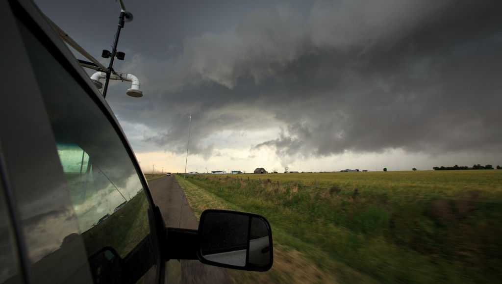 Severe storms hit Oklahoma, causing injuries and power outages [Video]