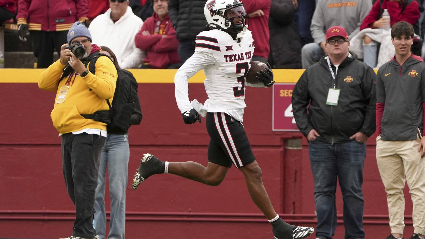 Behren Morton leads late TD drive as Texas Tech posts 23-22 upset for No. 11 Cyclones’ first loss  WSOC TV [Video]