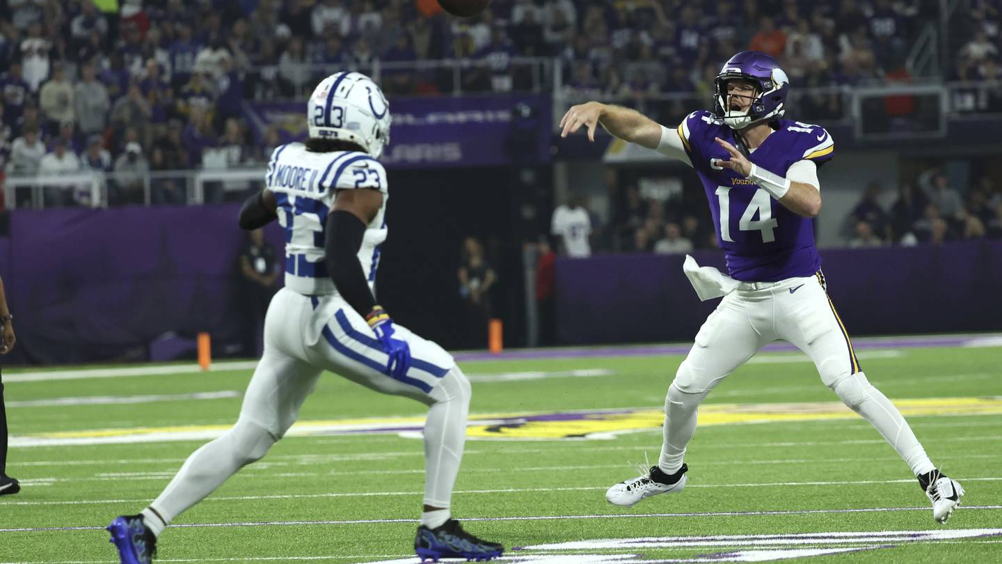 Darnold throws 3 TD passes in 2nd half as Vikings overcome 3 turnovers to beat Flacco, Colts 21-13  WSOC TV [Video]