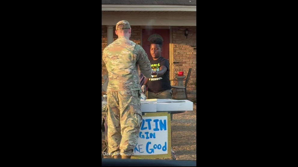 Video Air Force sergeant boosts colleague’s dream of starting bakery [Video]