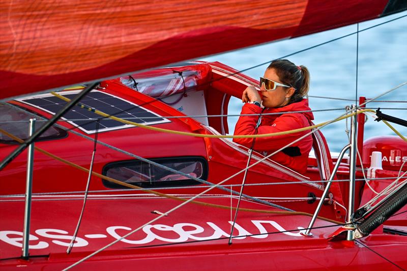 Vendee Globe: Race favorite takes lead as fleet rips through Atlantic [Video]