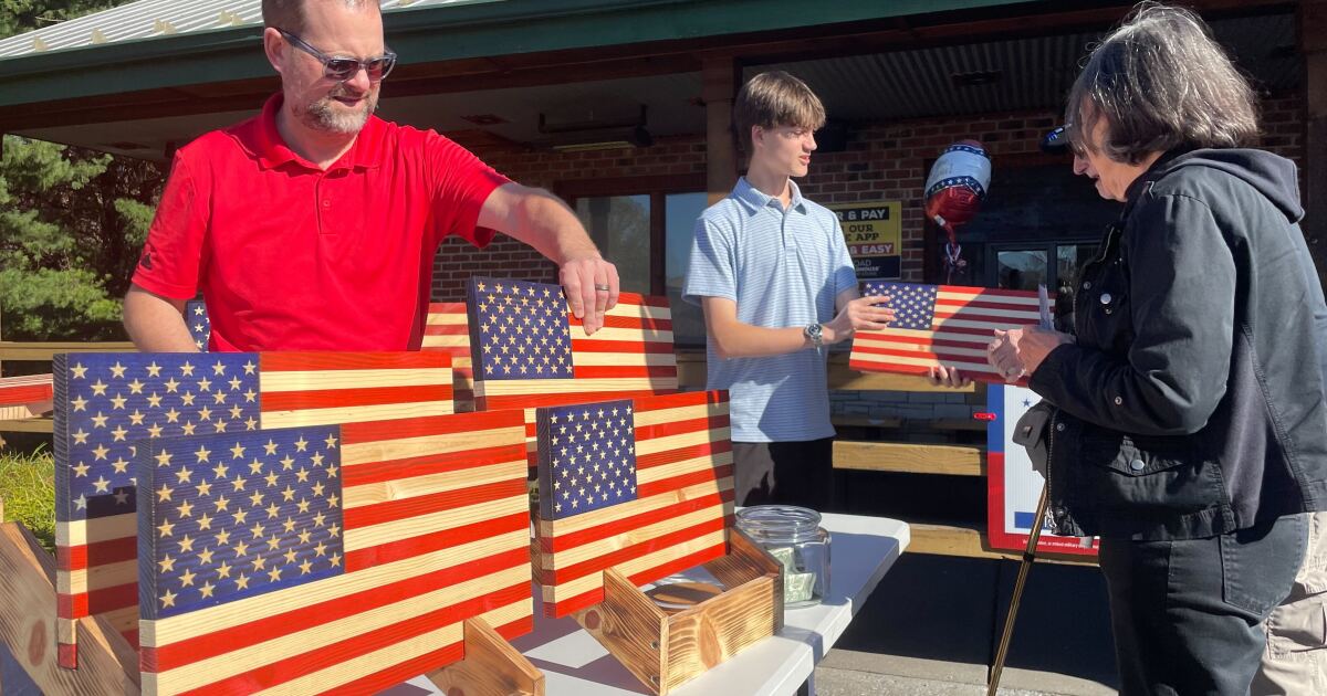 Lexington teen donates 100 handcrafted wooden flags to veterans [Video]