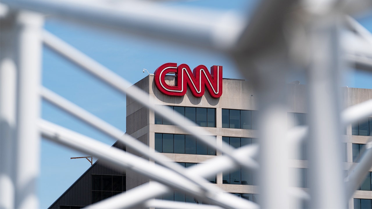 CNN staffers ‘deeply frustrated’ as looming budget cuts, layoffs set to impact struggling network [Video]