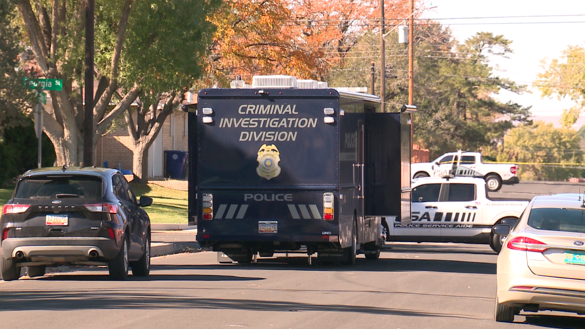 Employee in custody after suspected shoplifter shooting [Video]