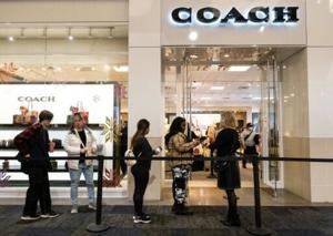 Coach owner Tapestry calls off Capri bid on regulatory blocks [Video]