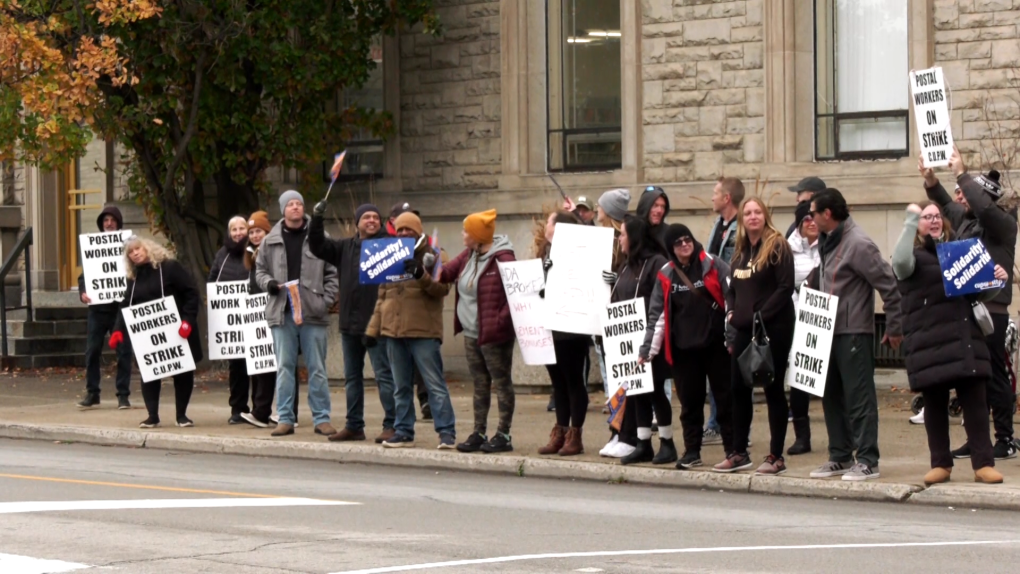 Local business and residents react to Canada Post strike [Video]