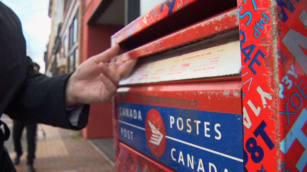 How the Canada Post strike is impacting local businesses [Video]