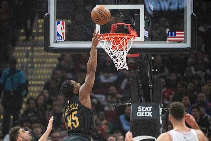 Donovan Mitchell scores 37, Cavaliers stay perfect and improve to 14-0 with 144-126 win over Bulls [Video]