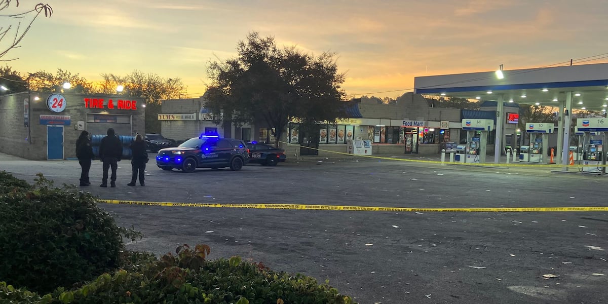 1 dead in shooting at southwest Atlanta shopping center, police say [Video]