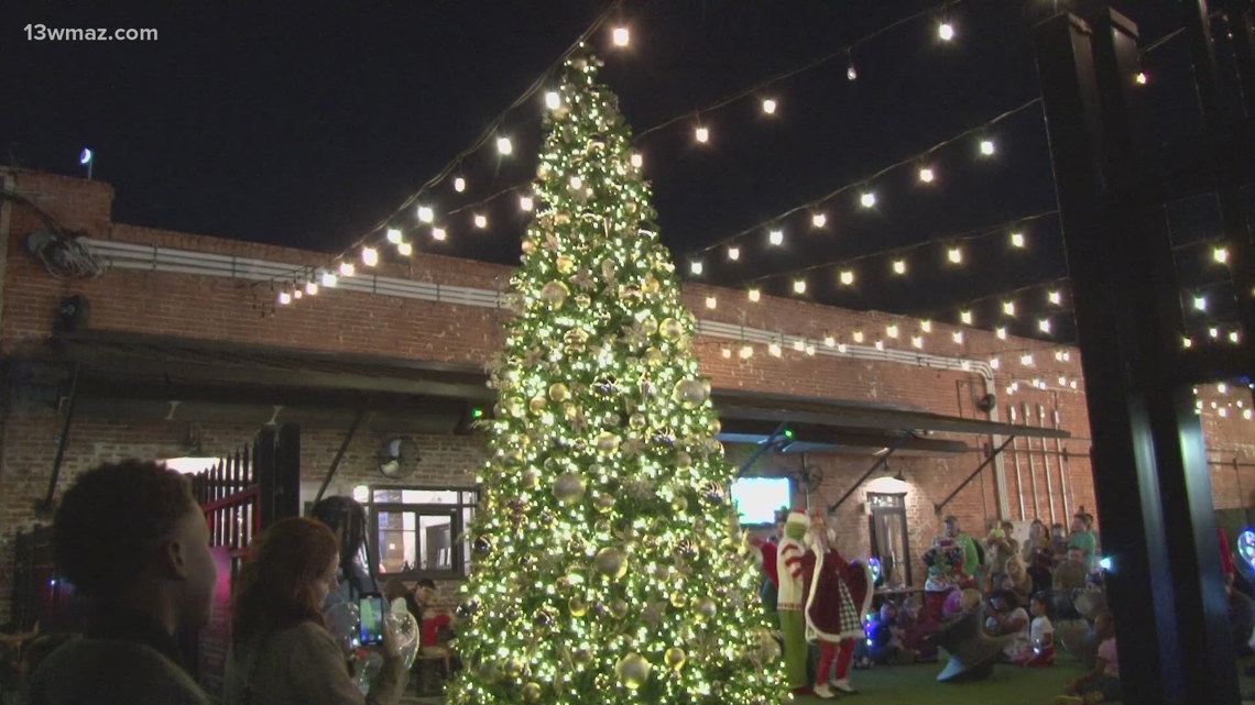 How small businesses are getting ready for a business boom from downtown Macon’s Christmas light shows [Video]