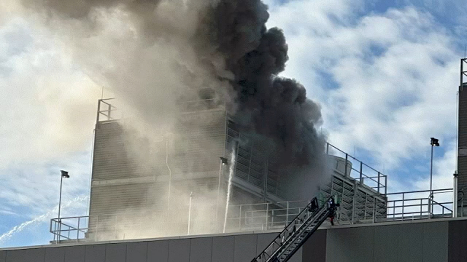 FUJIFILM Diosynth Biotechnologies employees evacuate after fire breaks out in building in North Carolina [Video]