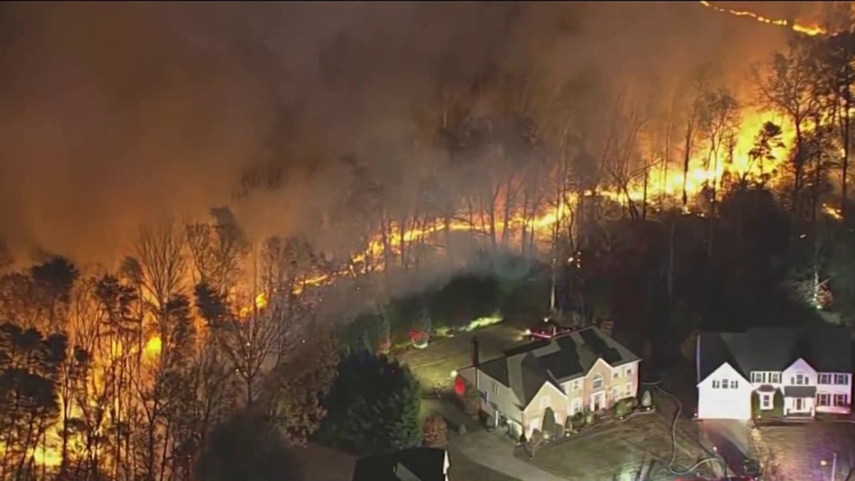 Crews battle wildfire that comes dangerously close to homes in Hainesport, Burlington Co.  NBC10 Philadelphia [Video]