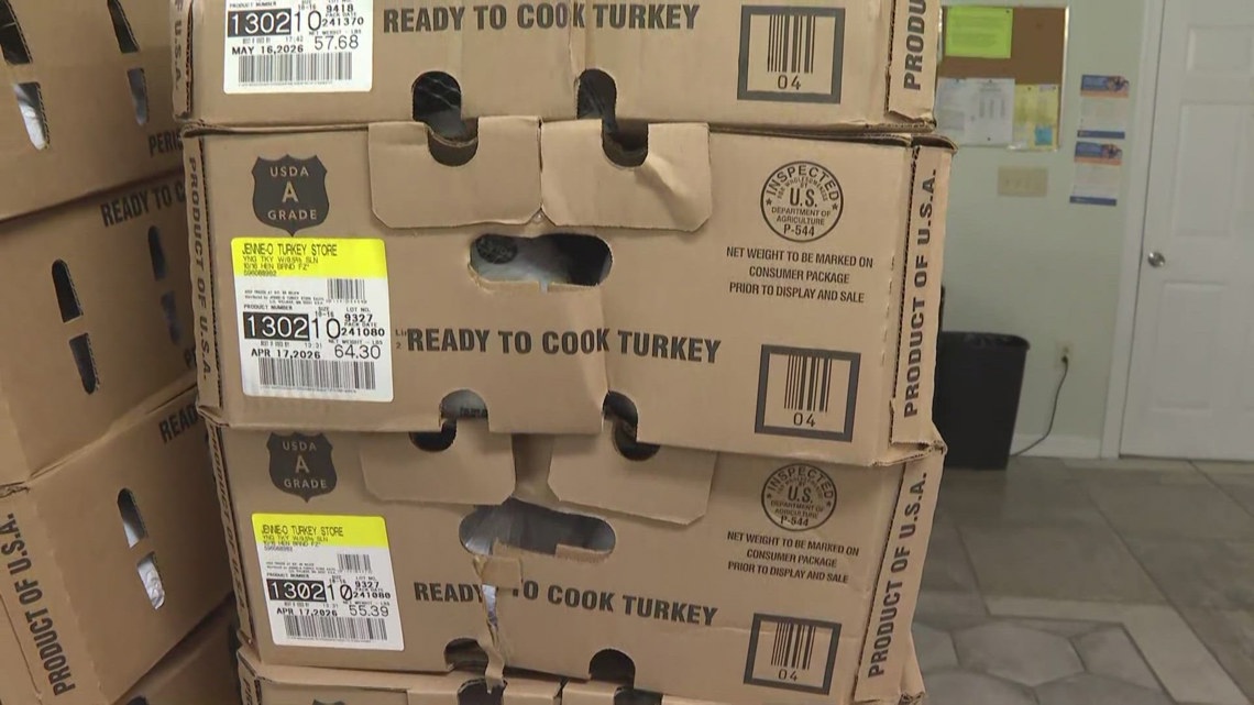 Whole Man Ministries gives out turkeys for Thanksgiving [Video]