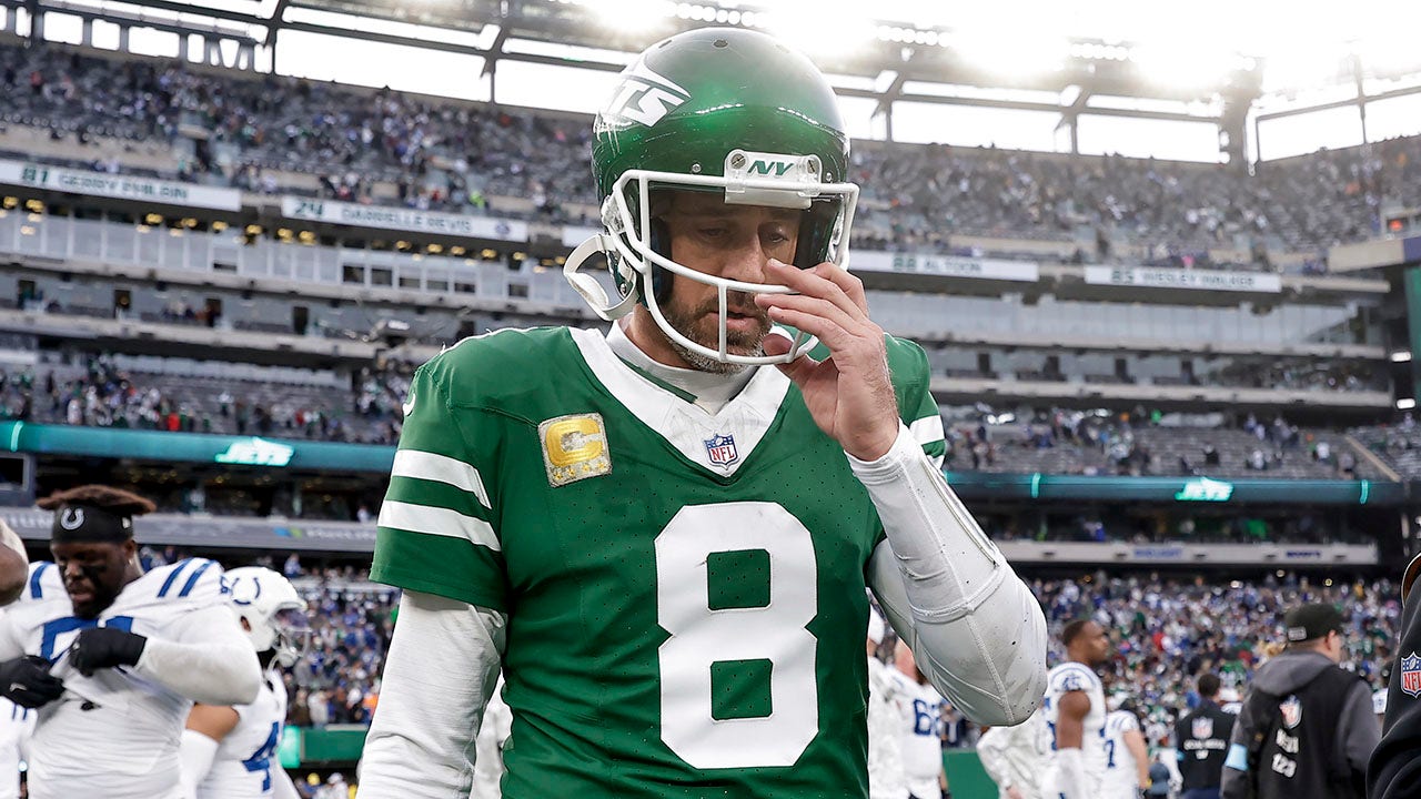 Aaron Rodgers interested in playing in 2025 but not with Jets: report [Video]