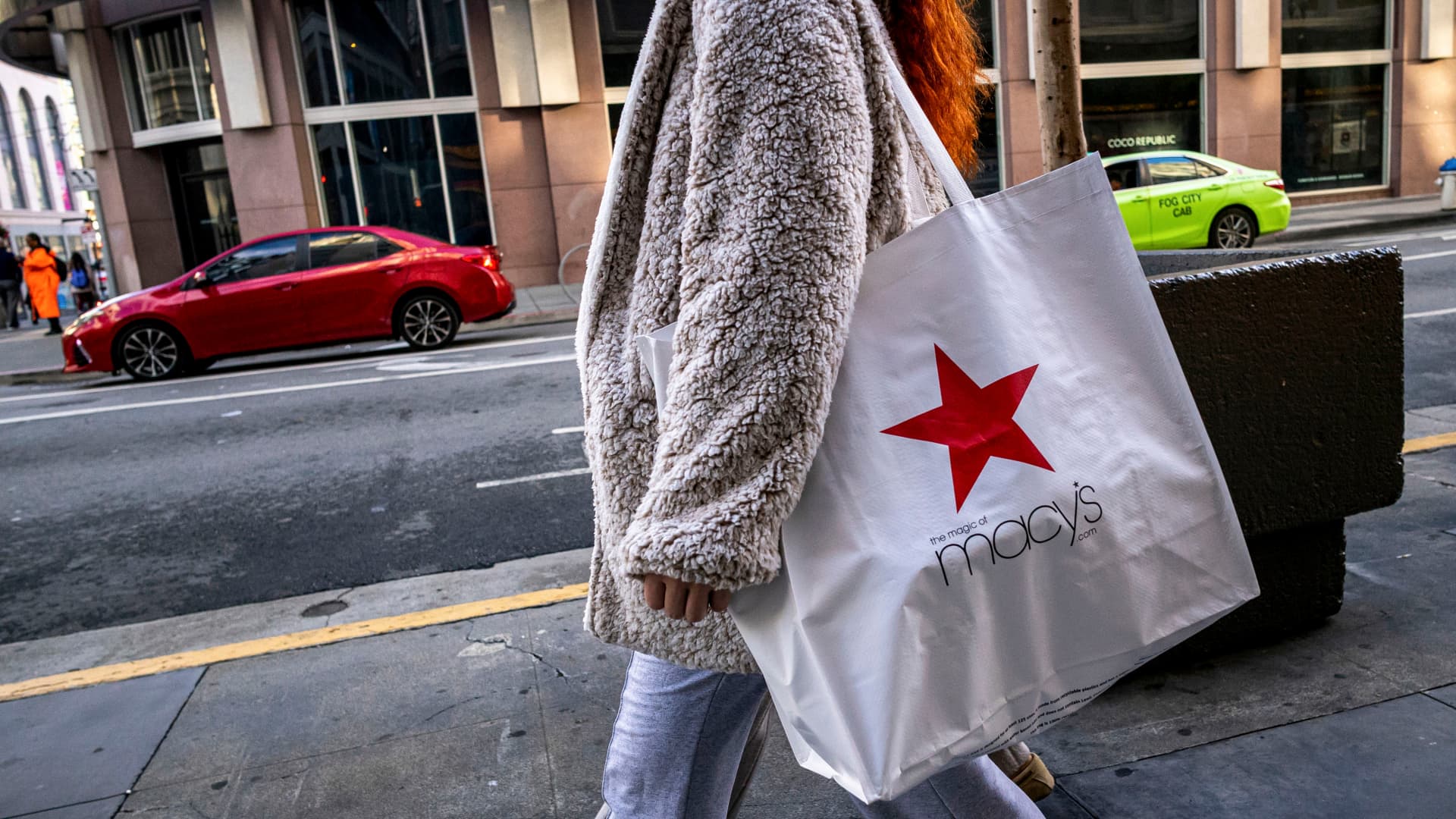 Macy’s delays full earnings release due to employee investigation [Video]