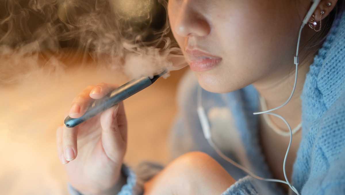 Vaping immediately affects vascular health and oxygen levels, study shows, even without nicotine [Video]