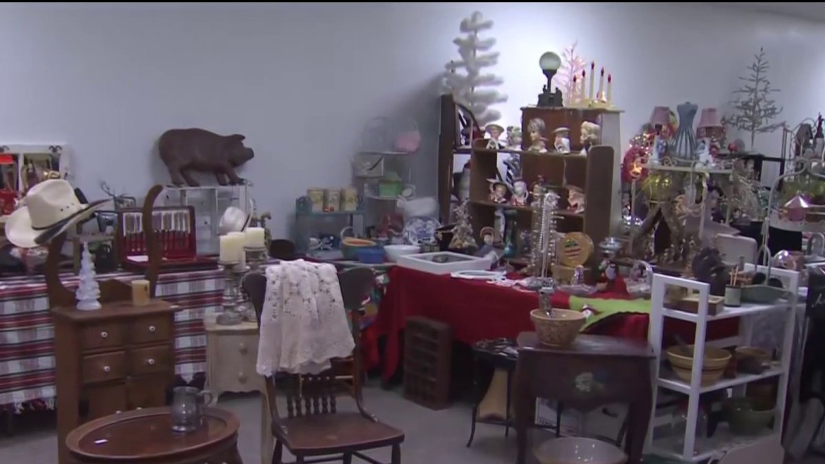 Vintage holiday pop-up shops take over vacant storefront in San Jose  NBC Bay Area [Video]