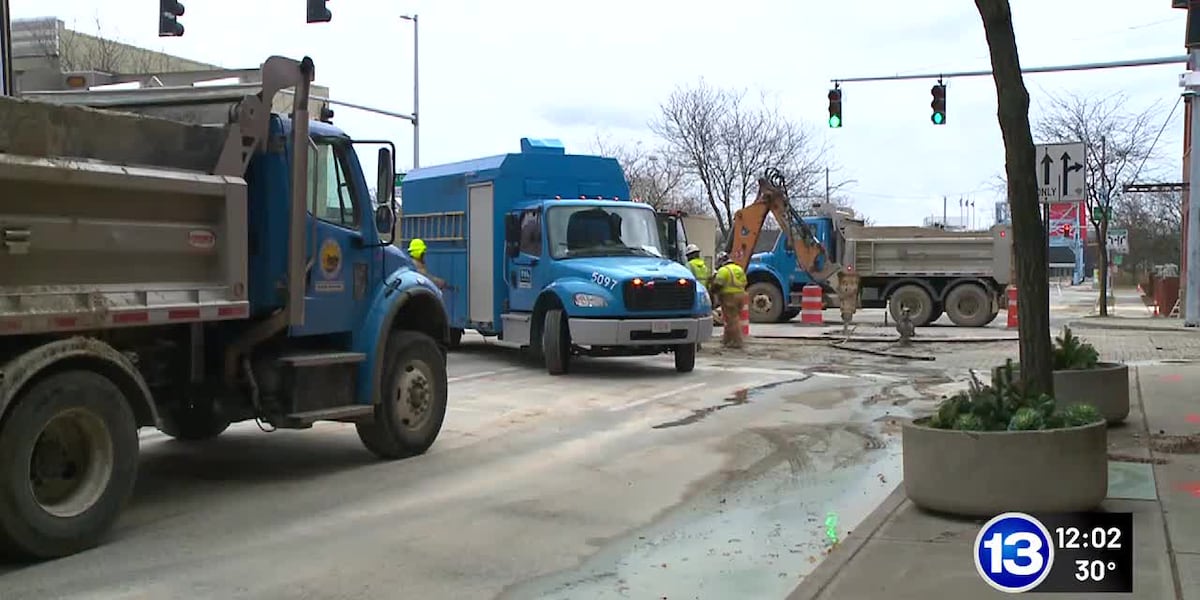 Crews working to clean up water main break in downtown Toledo [Video]