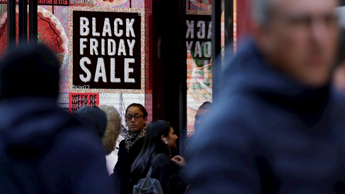 Retailers want consumers to come in and buy: Black Friday Shoppers hit stores  NBC 7 San Diego [Video]