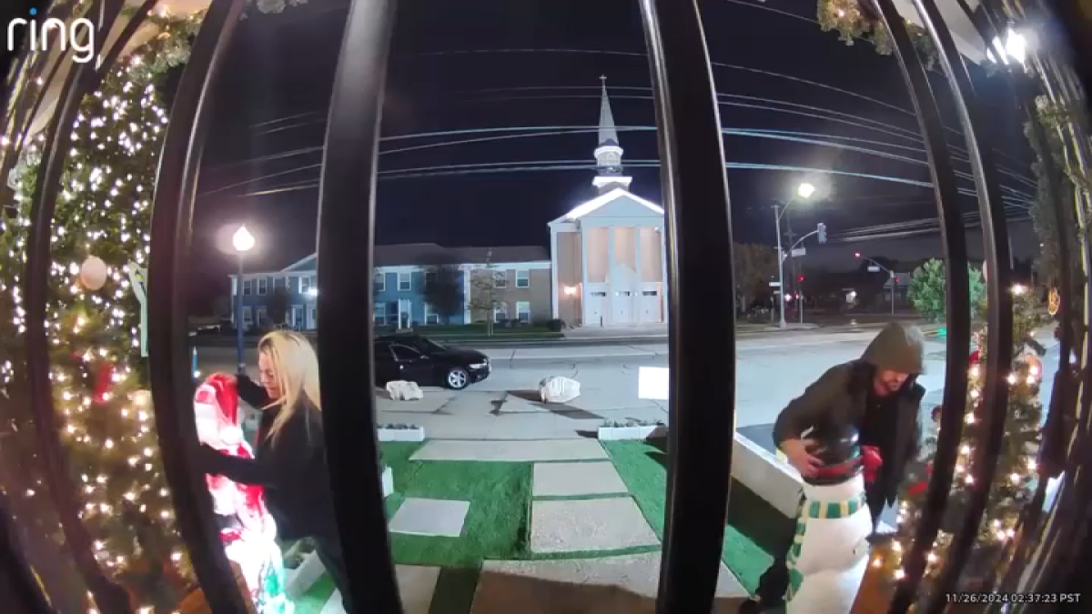 Grinches steal Christmas decorations from business in Long Beach  NBC 7 San Diego [Video]