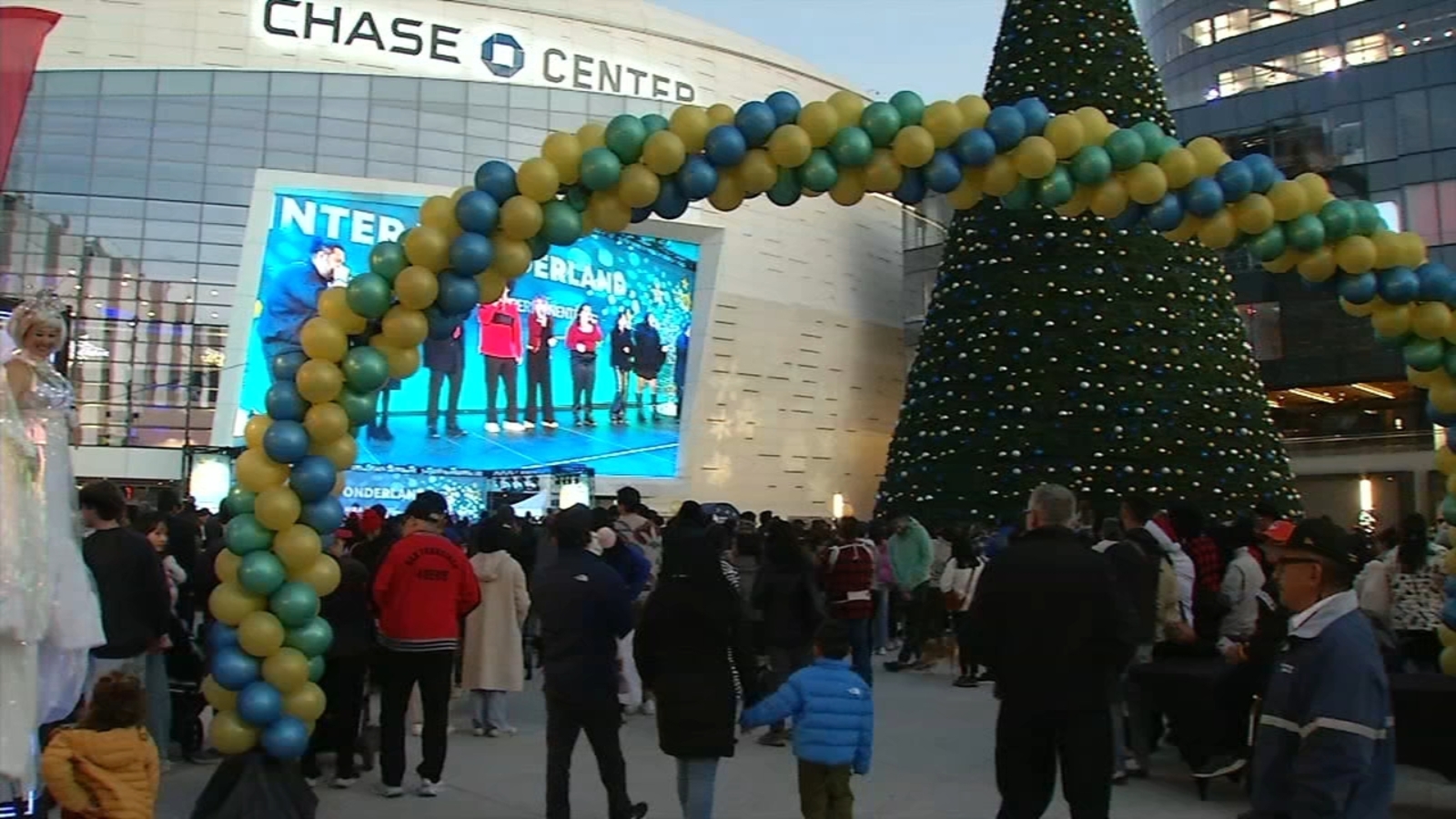 San Francisco kicks off 2nd entertainment zone with Winter Wonderland at Chase Center’s Thrive City [Video]